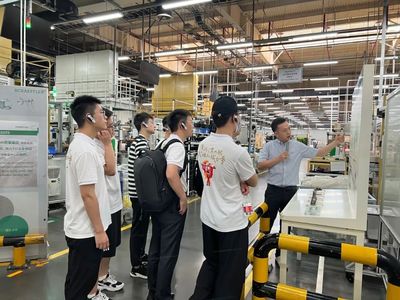 清華大學研學團到訪舍弗勒南京工廠參觀交流，深化技術合作與人才培養(yǎng)